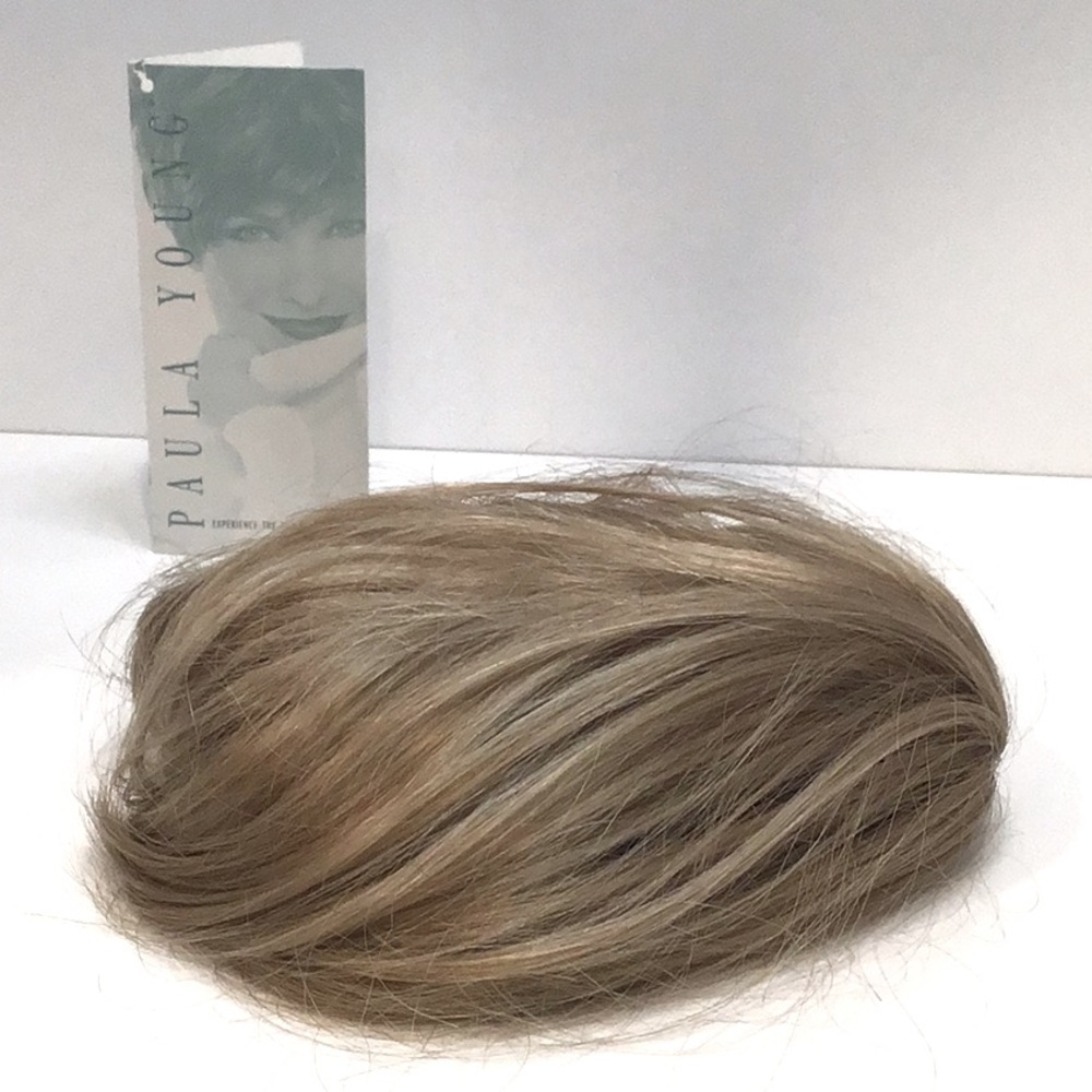 🍄 Paula Young Clip on Ponytail, Honey Blind